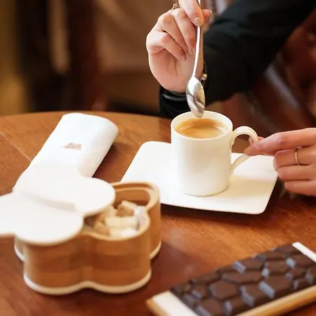 Otel Les Jardins D'anais 4*